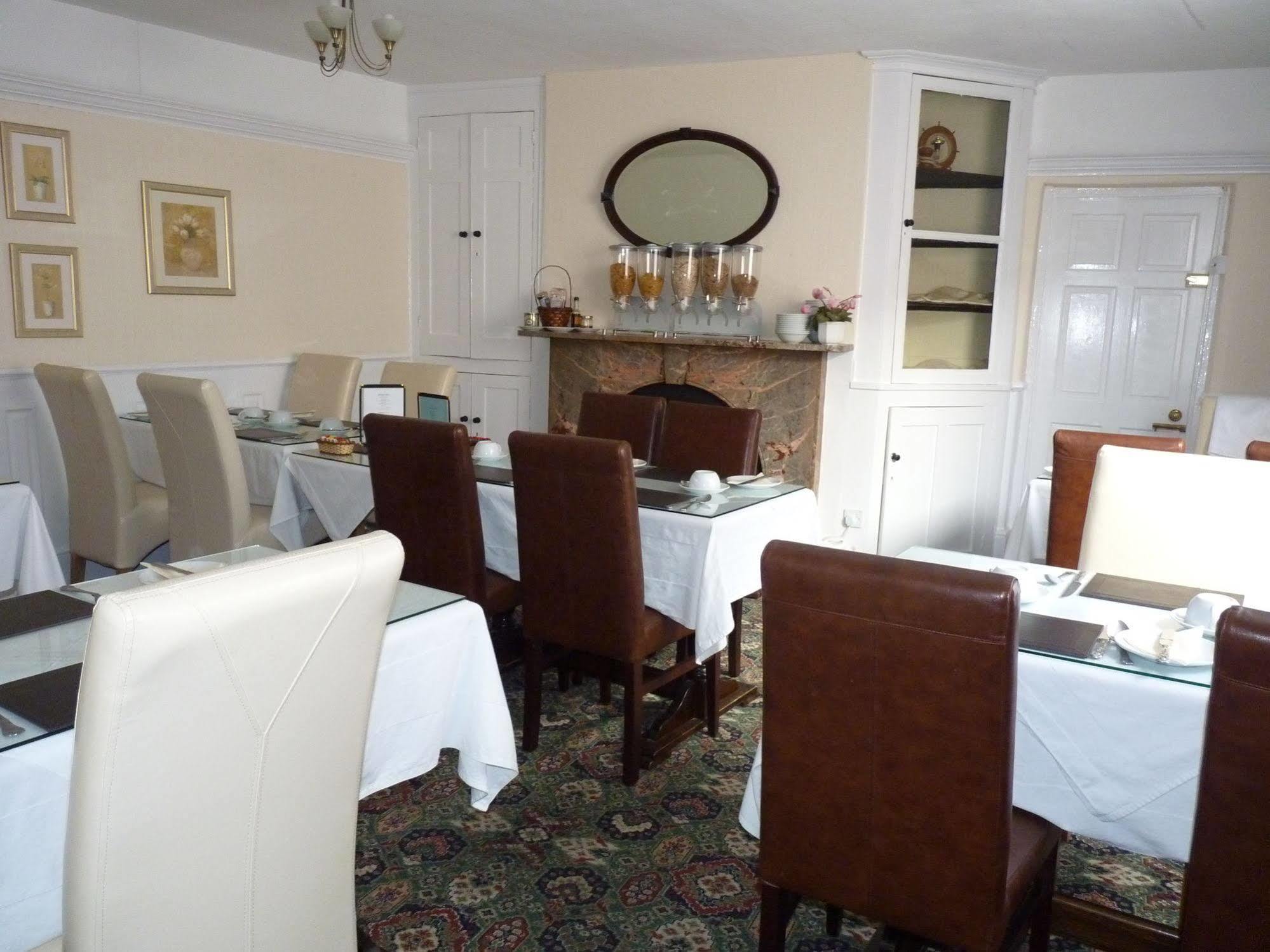 Newport Quay Bed and Breakfast Eksteriør billede